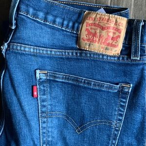 Selling 5 pairs of jeans the waist size 36 length 30 with two separate pairs